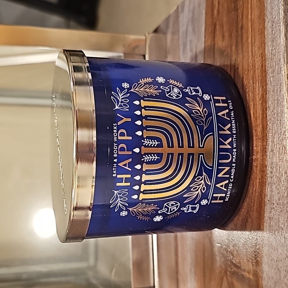 Bath and body works happy Hanukkah sufganiyot candle
